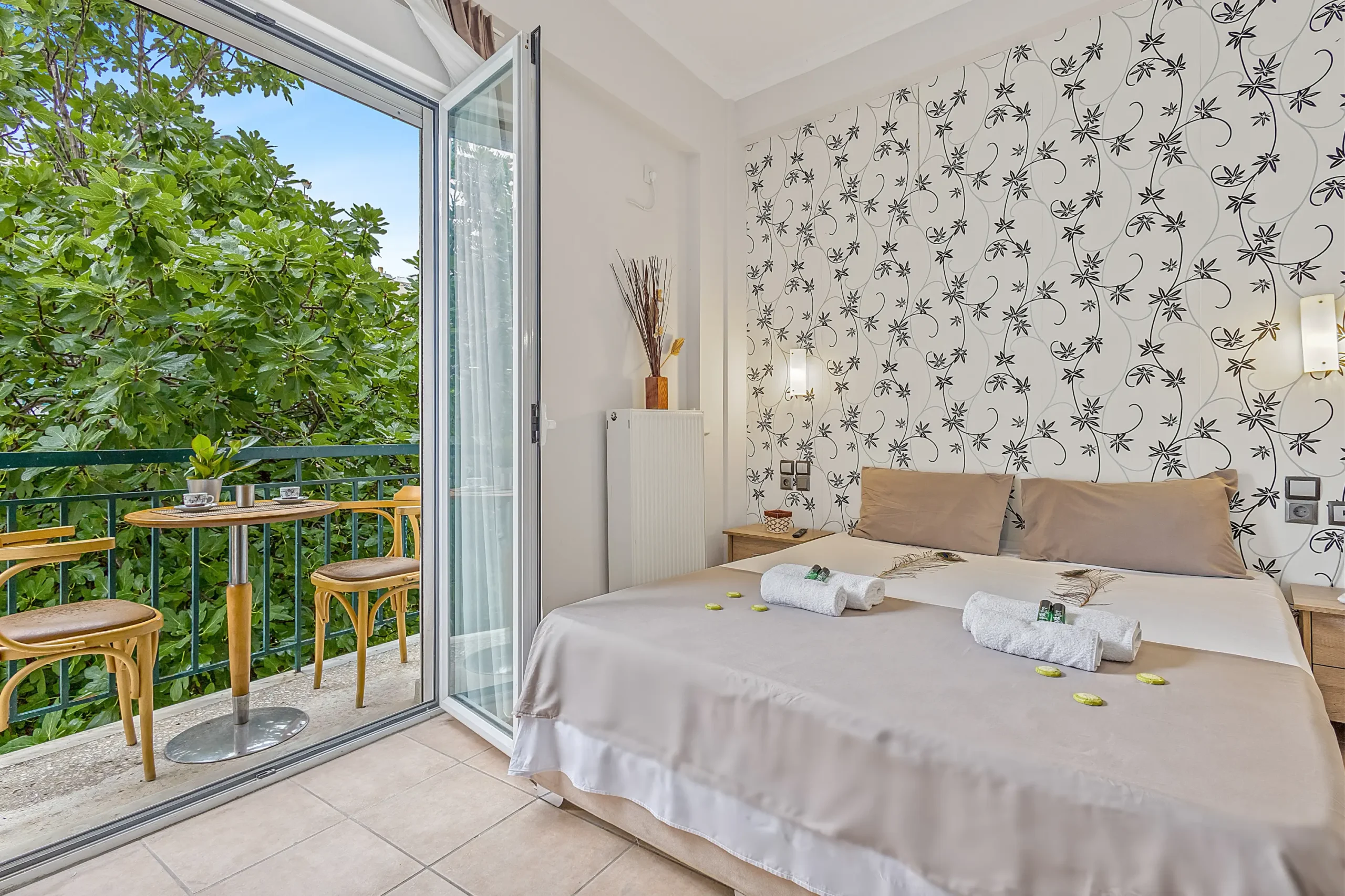 Salver hotel room athens subway